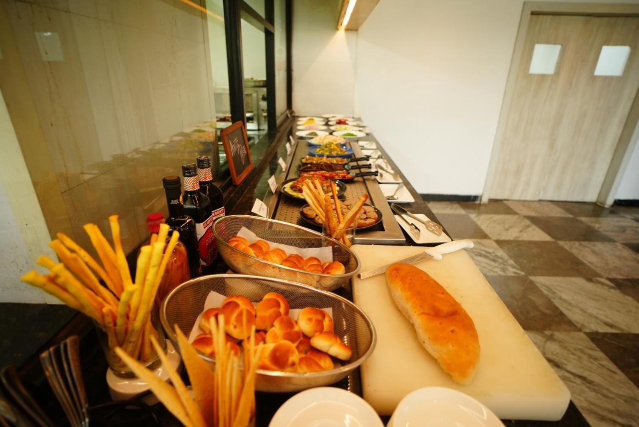 โฟร์ พอยต์ บาย เชอราตัน วิสาขะปัตนัม Hotel วิสาขปัตนัม ภายนอก รูปภาพ