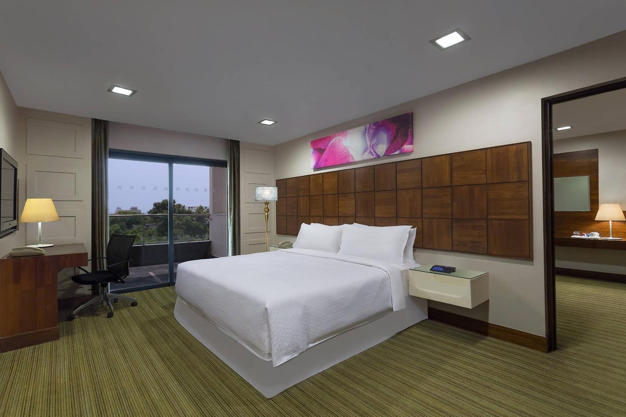 โฟร์ พอยต์ บาย เชอราตัน วิสาขะปัตนัม Hotel วิสาขปัตนัม ภายนอก รูปภาพ