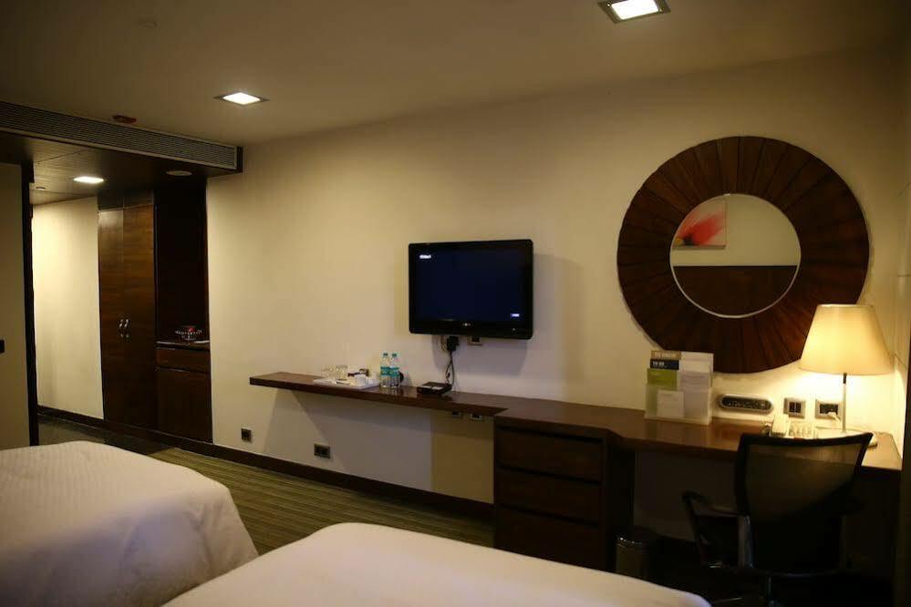 โฟร์ พอยต์ บาย เชอราตัน วิสาขะปัตนัม Hotel วิสาขปัตนัม ภายนอก รูปภาพ